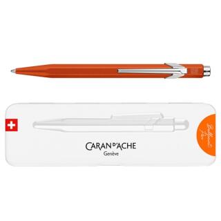 Długopis CARAN D'ACHE 849 Colormat-X w pudełku, wkład Goliath niebieski M pomarańczowa obudowa