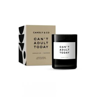 Świeca sojowa Candly & Co 250 g, zapach No.1 Geranium i Kadzidło, w szkle z cytatem Cant't Adult Today