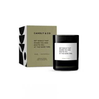 Świeca sojowa Candly & Co 250 g, zapach No.4 Pinia i Paczuli, w szkle z cytatem Set Goals That Scare You 