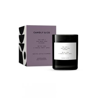 Świeca sojowa Candly & Co 250 g, zapach No.8 Kwiat Lotosu, w szkle z cytatem You And I Are More Than Friends